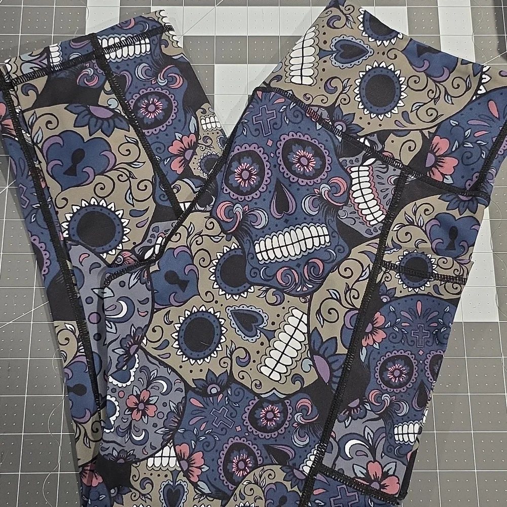 CVG Midnight Skull Capri leggings sz S - Picture 4 of 6
